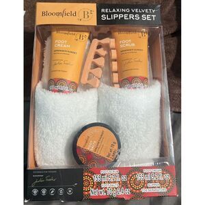 BloomField Relaxing‎ Velvety Slippers Foot Care Set – New/Sealed